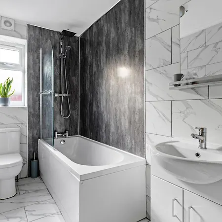 Stylish 2 Bed Bungalow In East Ham, Close To Excel London Exterior photo