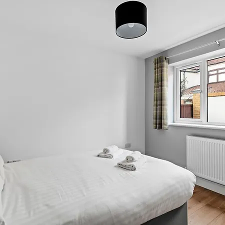 Stylish 2 Bed Bungalow In East Ham, Close To Excel London Exterior photo