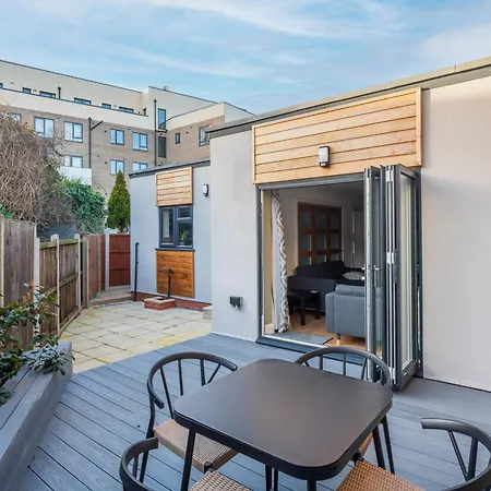 Stylish 2 Bed Bungalow In East Ham, Close To Excel London Exterior photo
