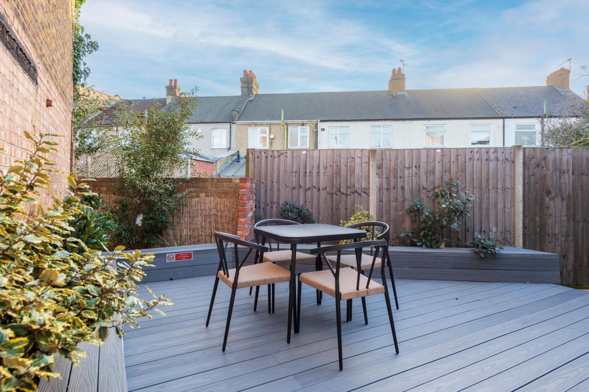 Stylish 2 Bed In East Ham, Close To Excel Апартаменты